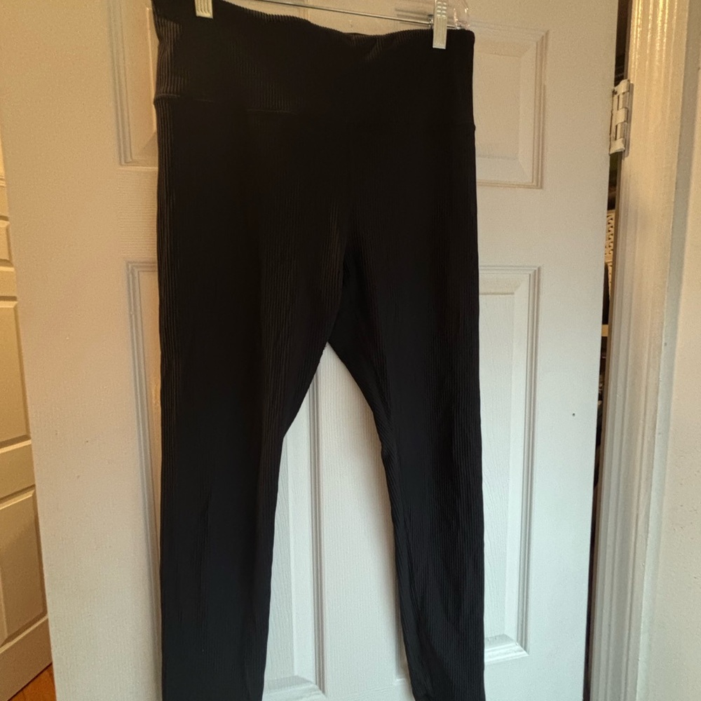 Athleta black ribbed leggings